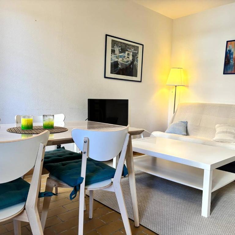 HYE011-316 Appartement 2 pièces avec parking privé - 4 personnes proche du port et de la mer - Apartment mit 1 Schlafzimmer - 10