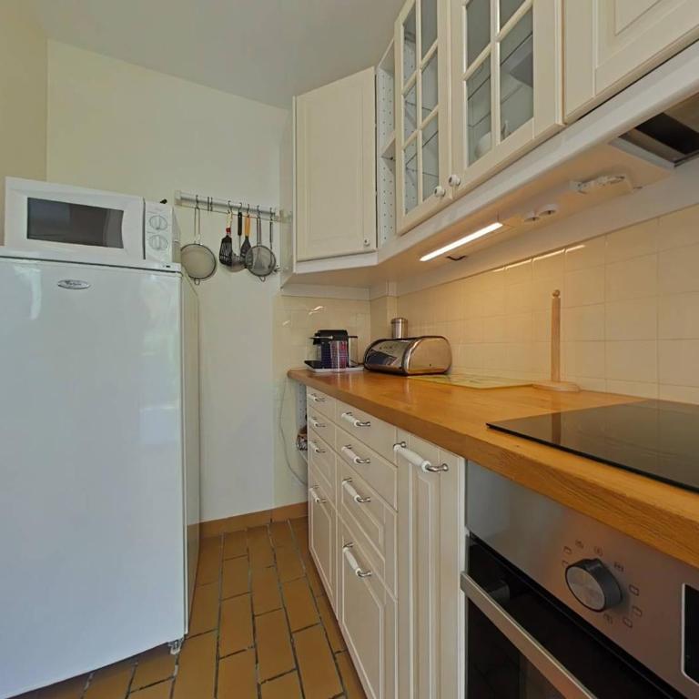 HYE011-316 Appartement 2 pièces avec parking privé - 4 personnes proche du port et de la mer - Apartment mit 1 Schlafzimmer - 11