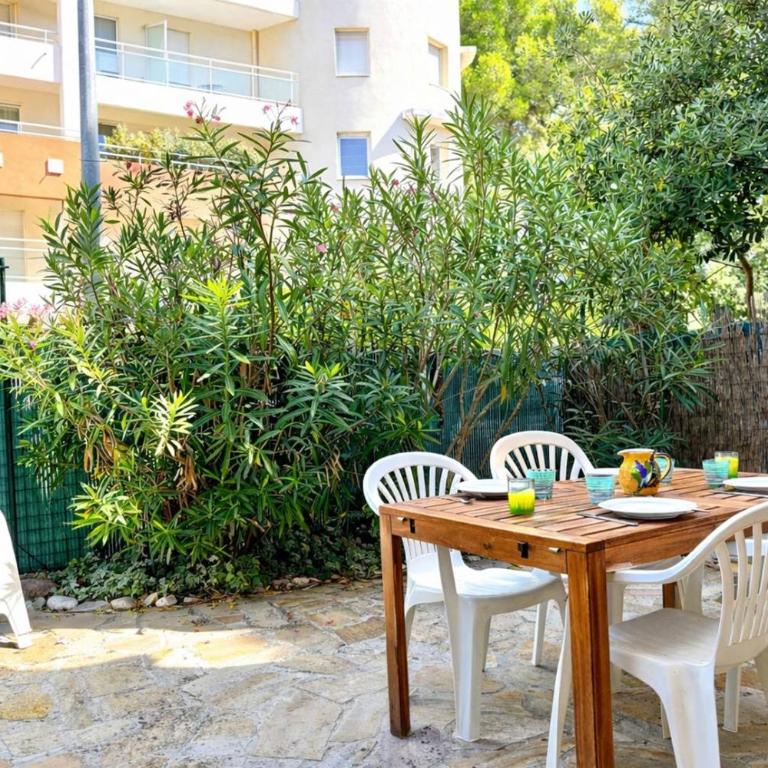 HYE011-316 Appartement 2 pièces avec parking privé - 4 personnes proche du port et de la mer - Apartment mit 1 Schlafzimmer - 5