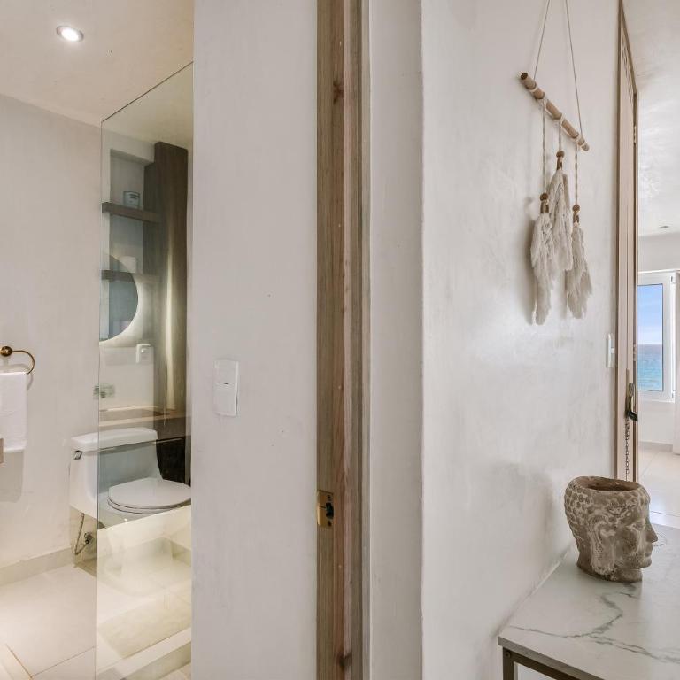 Lullaby of Waves, A Spectacular Escape - One-Bedroom Apartment - 11