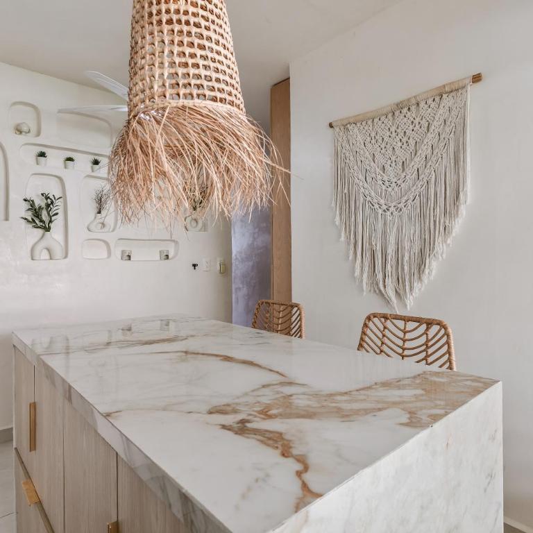 Lullaby of Waves, A Spectacular Escape - One-Bedroom Apartment - 6