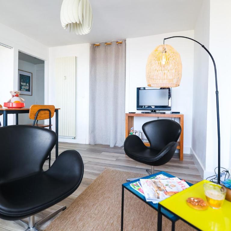 La Loge de la Tour - One-Bedroom Apartment with Balcony - 1