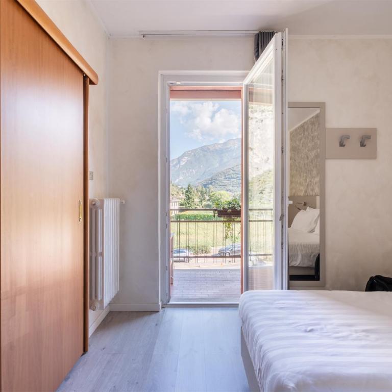 Hotel Angelini - Doppelzimmer mit Balkon und Bergblick - 3