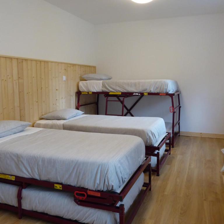 Camping Selva de Oza - Habitación Familiar con baño privado - 1