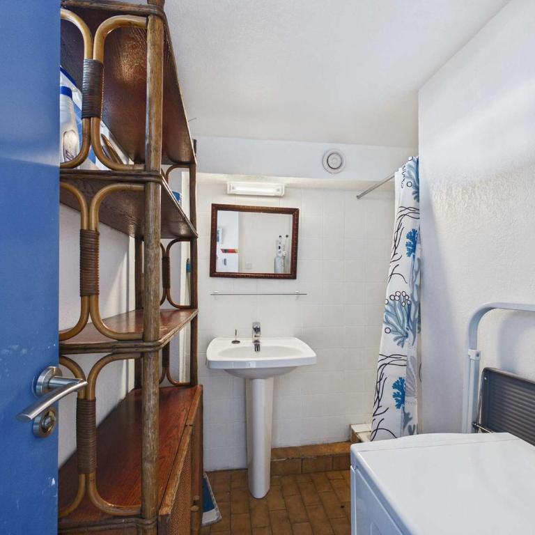 Appartement T2 à 150 m de la plage avec terrasse et parking privé - One-Bedroom Apartment - 12