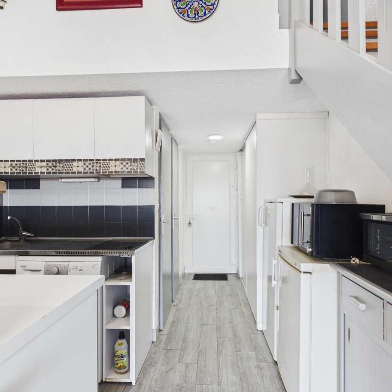 Appartement climatisé 2 pièces à 160m de la plage avec terrasse, parking privé et proche commerces - Appartamento con 1 Camera da Letto - 8