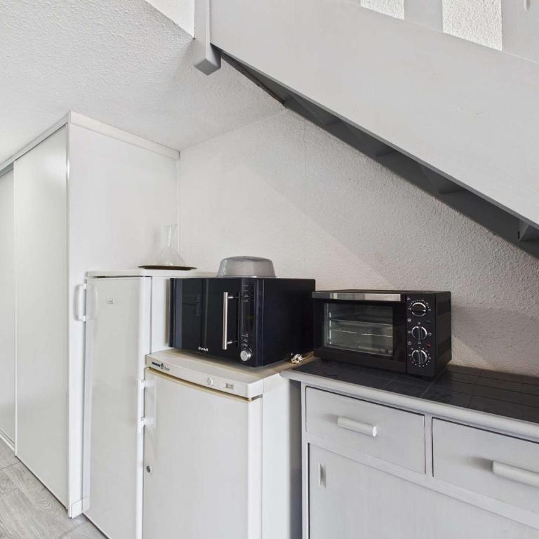 Appartement climatisé 2 pièces à 160m de la plage avec terrasse, parking privé et proche commerces - Appartamento con 1 Camera da Letto - 10