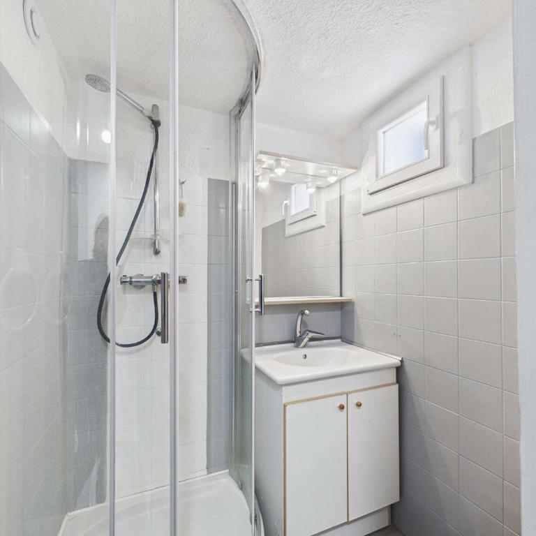 Appartement climatisé 2 pièces à 160m de la plage avec terrasse, parking privé et proche commerces - Appartamento con 1 Camera da Letto - 13
