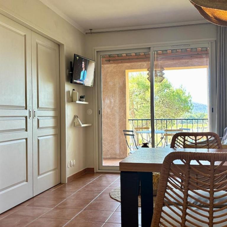 appartement cosy vue sur le golf de Pont Royal en Provence - Appartement 1 Chambre - 2