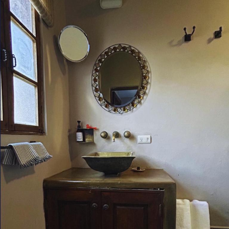 Casa Andreu San Miguel de Allende - Habitación con cama extragrande y balcón - 10