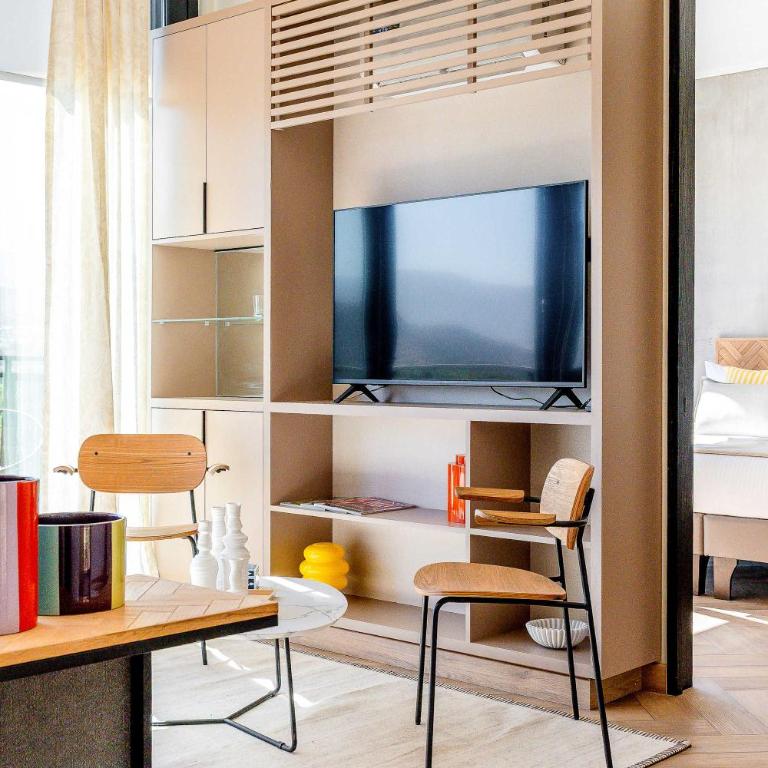 HOM I La Dehesa I Wifi I Parking I AC I Suite I PLD 01 - Apartment - 24