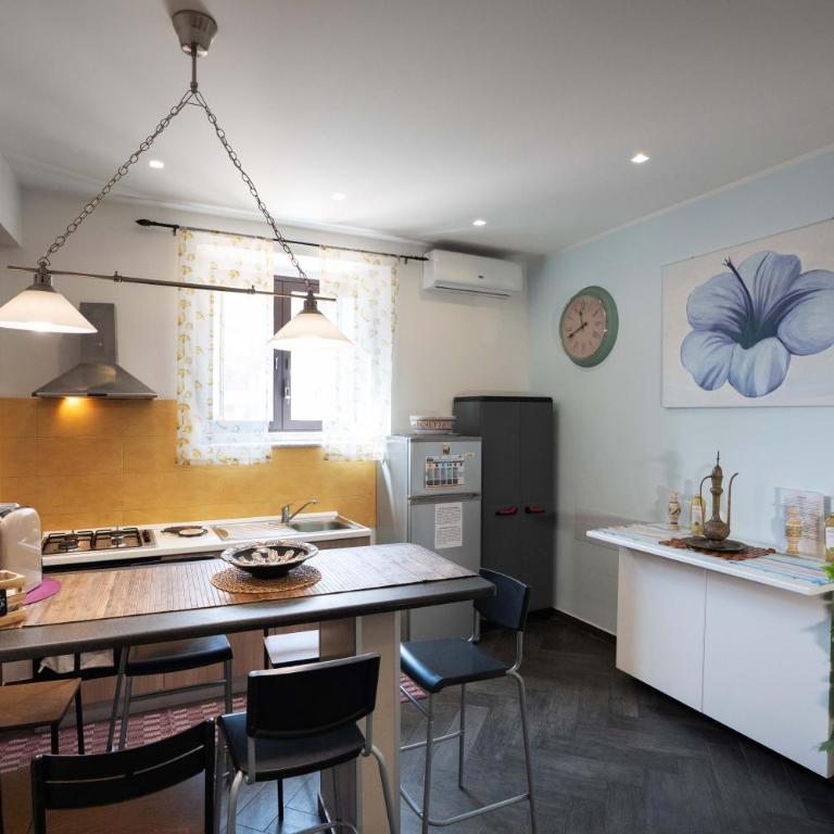 Casa Alcalà Deluxe - Four-Bedroom Apartment - 2