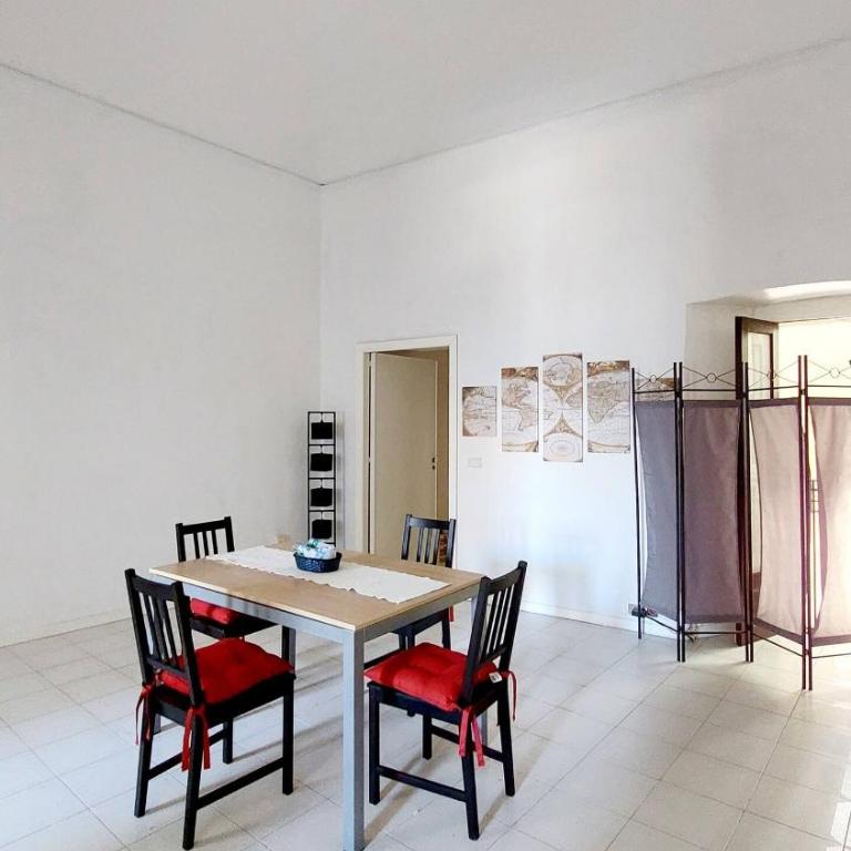 Casa Nicola - Four-Bedroom Apartment with Balcony - 21
