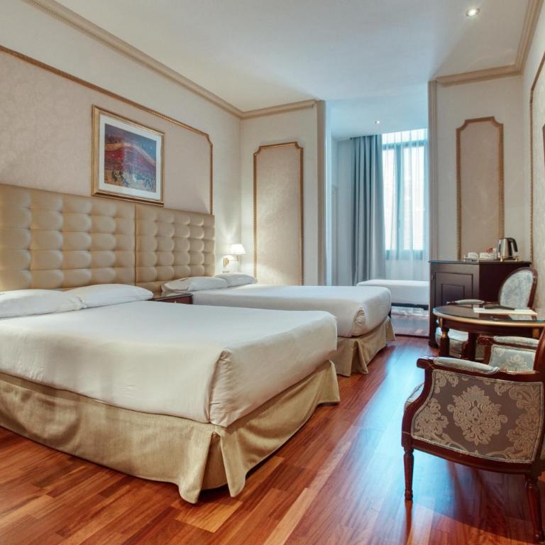 Hotel Roger de Llúria - Classic Triple Room - 4