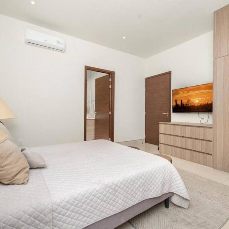 Waterfront condo with pool & gym access - Apartamento de 3 dormitorios - 9