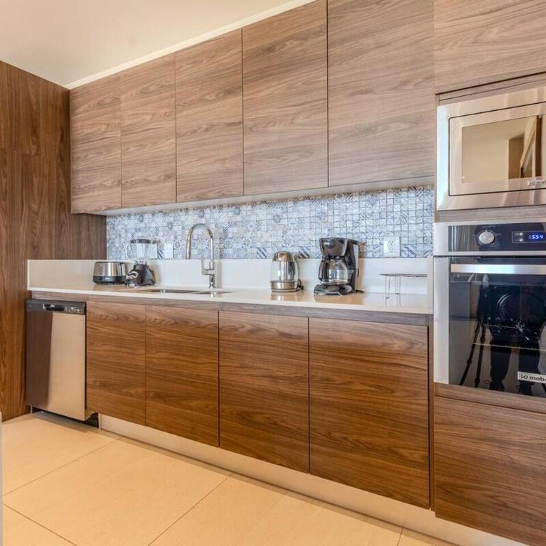 Waterfront condo with pool & gym access - Apartamento de 3 dormitorios - 11