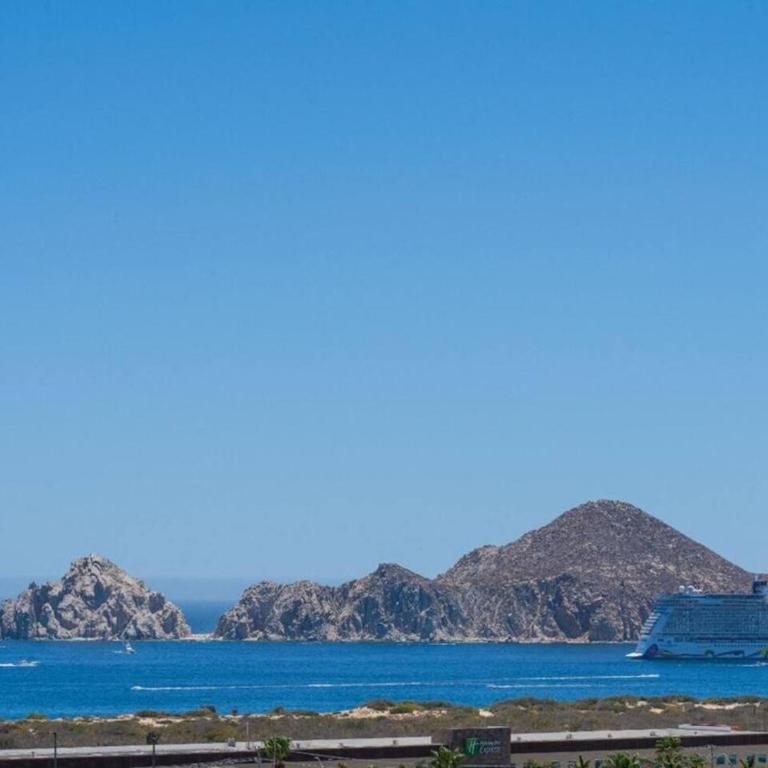 Waterfront condo with pool & gym access - Apartamento de 3 dormitorios - 17