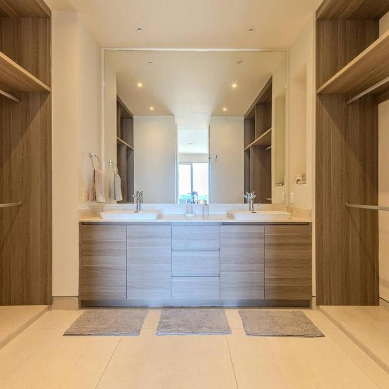 Waterfront condo with pool & gym access - Apartamento de 3 dormitorios - 18