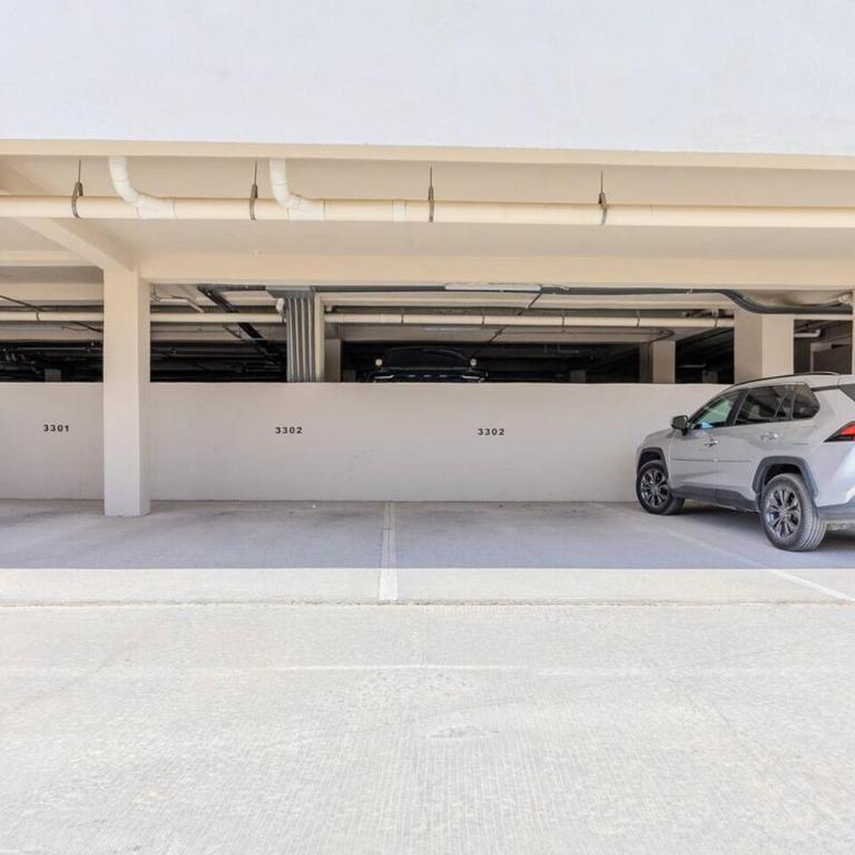 Waterfront condo with pool & gym access - Apartamento de 3 dormitorios - 21