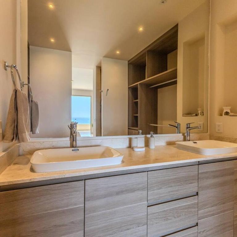 Waterfront condo with pool & gym access - Apartamento de 3 dormitorios - 51