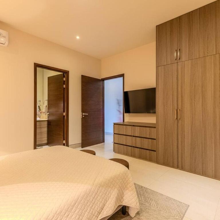 Waterfront condo with pool & gym access - Apartamento de 3 dormitorios - 58