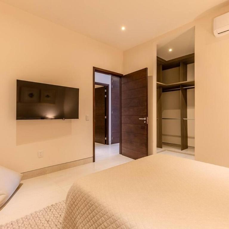 Waterfront condo with pool & gym access - Apartamento de 3 dormitorios - 65