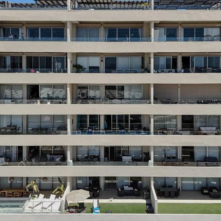 Waterfront condo with pool & gym access - Apartamento de 3 dormitorios - 66