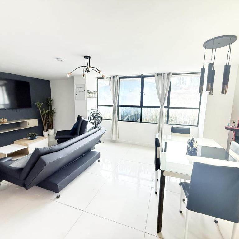 2 bedroom apartment - one block from Lleras park, P1 - Two-Bedroom Apartment - 10