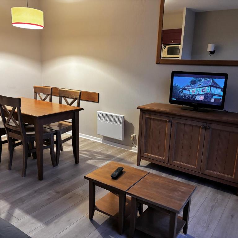 Appartement Vue Lac & Piscine, Terrasse Privée, Résidence Mondésir - Appartement 1 Chambre - 2