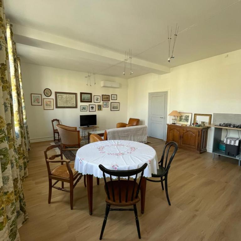 grand appartement lumineux proche du centre avec cour privée - Appartamento con 2 Camere da Letto - 2