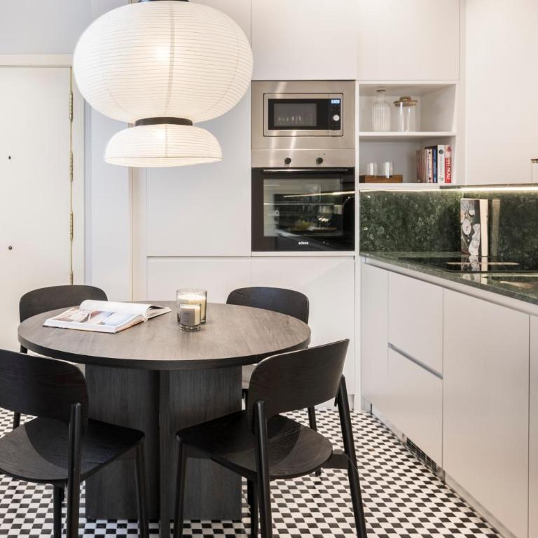 Edmond Vibes Plaza de España Suites - Apartamento Familiar de 2 dormitorios - 1