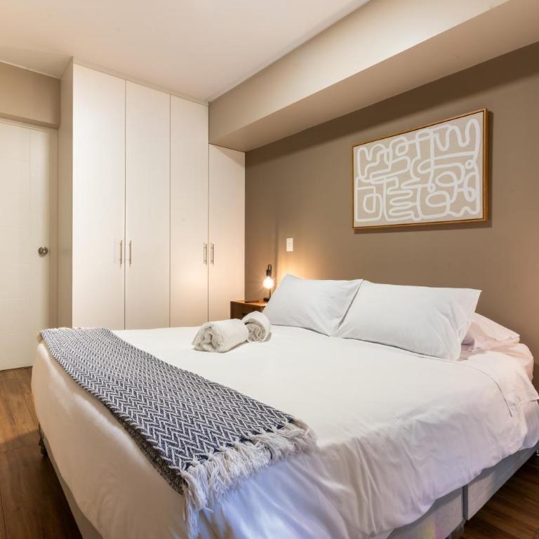 Modern Benavides 707 Residences by Geko - Two-Bedroom Apartment - 12