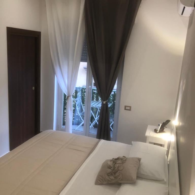 B&B Civico 22 Silvestre - Double Room with Balcony (3 Adults) - 3