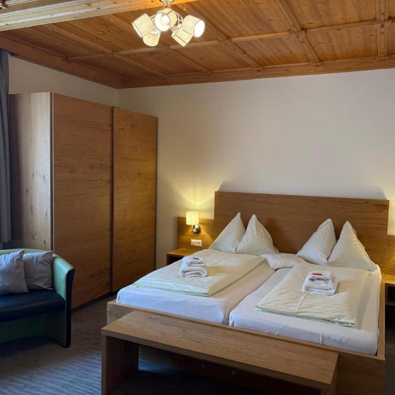 Pension Jägerhof - Dreibettzimmer - 2
