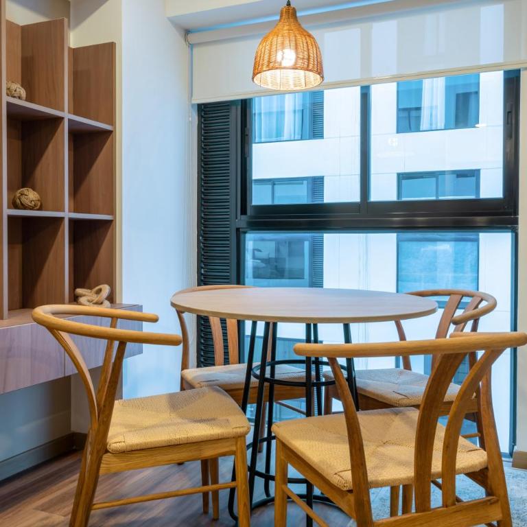 Modern Benavides 707 Residences by Geko - Two-Bedroom Standard Apartment - 8