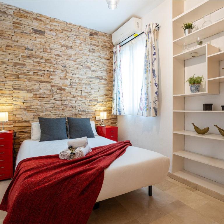 Charming Malaga Stay: Walk to Top Sights - Apartamento - 2