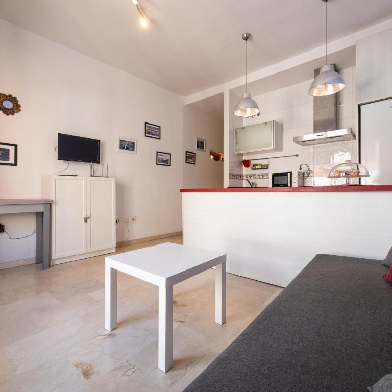 Charming Malaga Stay: Walk to Top Sights - Apartamento - 10