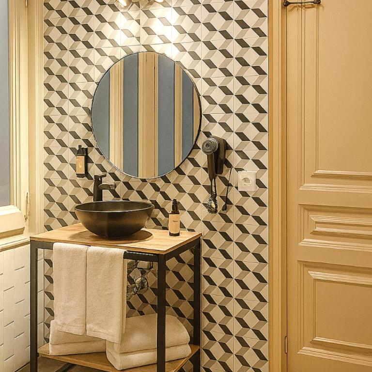 The Loft House Barcelona - Quadruple Room with Private Bathroom - 3