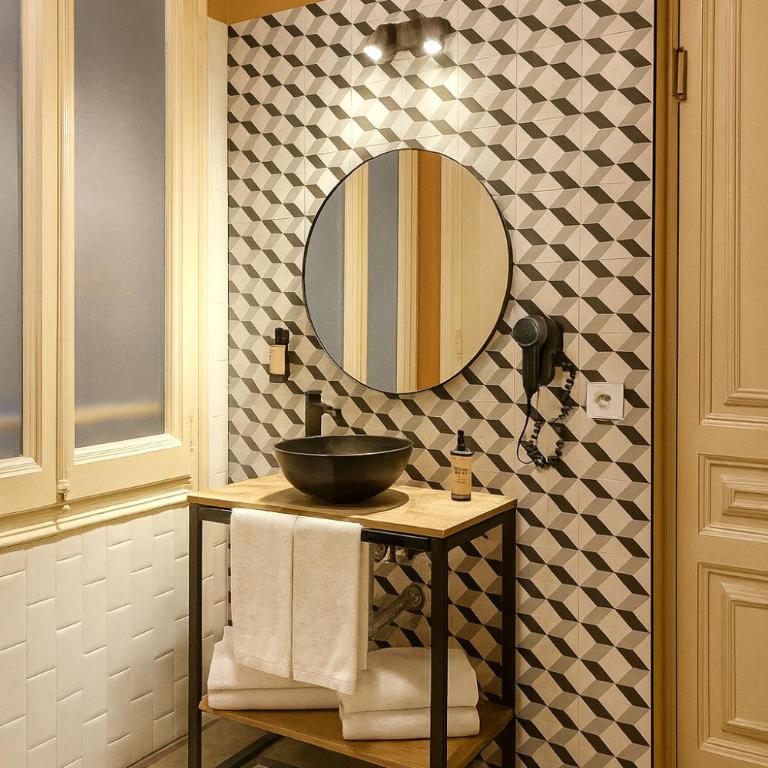 The Loft House Barcelona - Family Room with Private Bathroom - 4