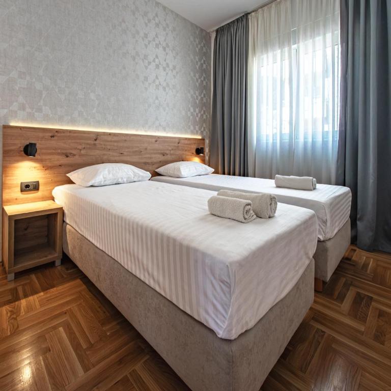 Peace 2 Apartments with parking - Two-Bedroom Apartment with Balcony - 7