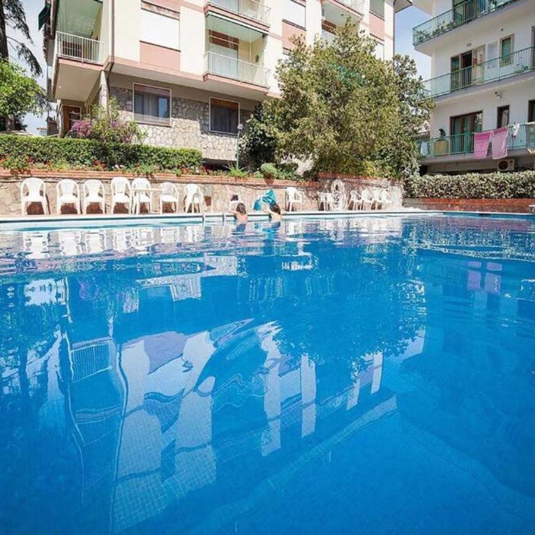 Super attico vista mare con piscina - Two-Bedroom Apartment - 30
