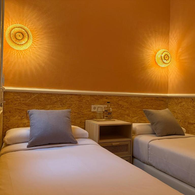 The Loft House Barcelona - Double Room with Shared Bathroom - 3