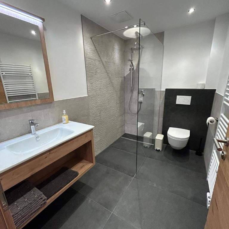Gästehaus Wildauer - Three-Bedroom Apartment - 8