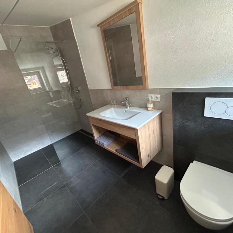 Gästehaus Wildauer - Three-Bedroom Apartment - 6