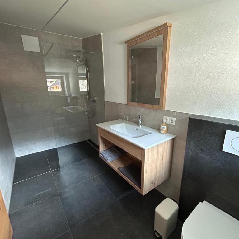 Gästehaus Wildauer - Three-Bedroom Apartment - 3