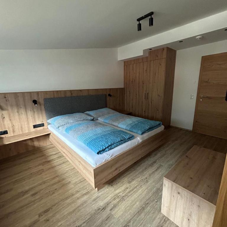 Gästehaus Wildauer - Three-Bedroom Apartment - 7
