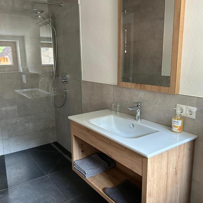 Gästehaus Wildauer - Three-Bedroom Apartment - 13