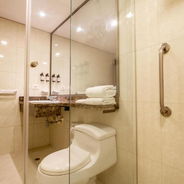 Best Western Plus Hotel San Diego - Queen Room - Non-Smoking - 5