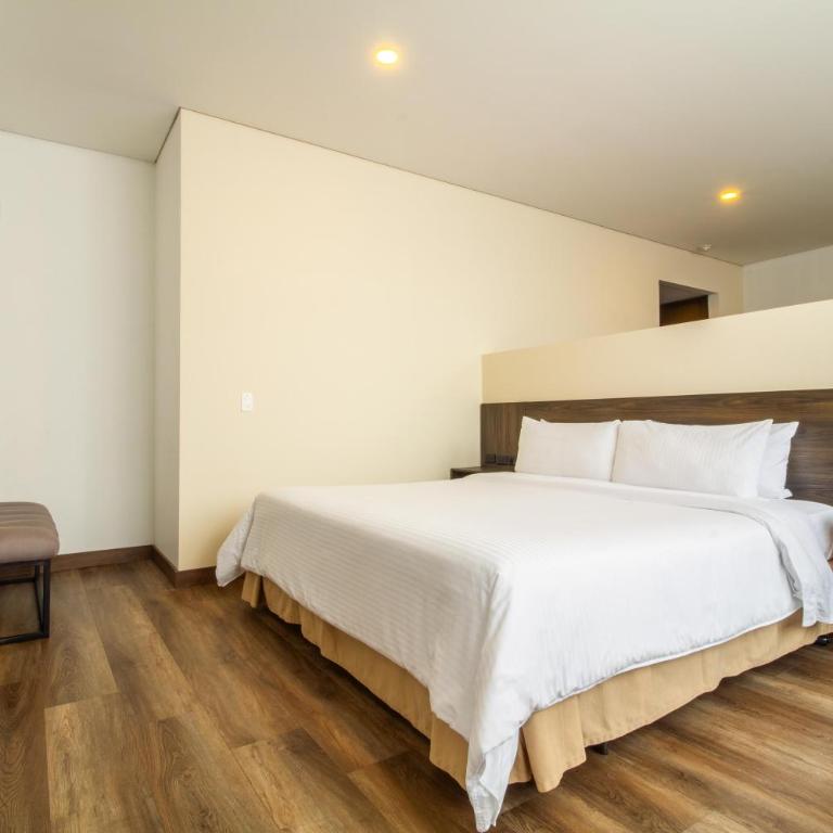 Best Western Plus Hotel San Diego - King Suite - Non-Smoking - 1