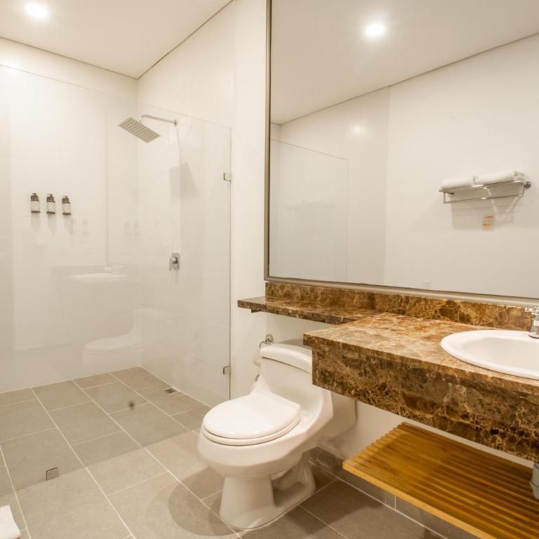 Best Western Plus Hotel San Diego - King Suite - Non-Smoking - 4